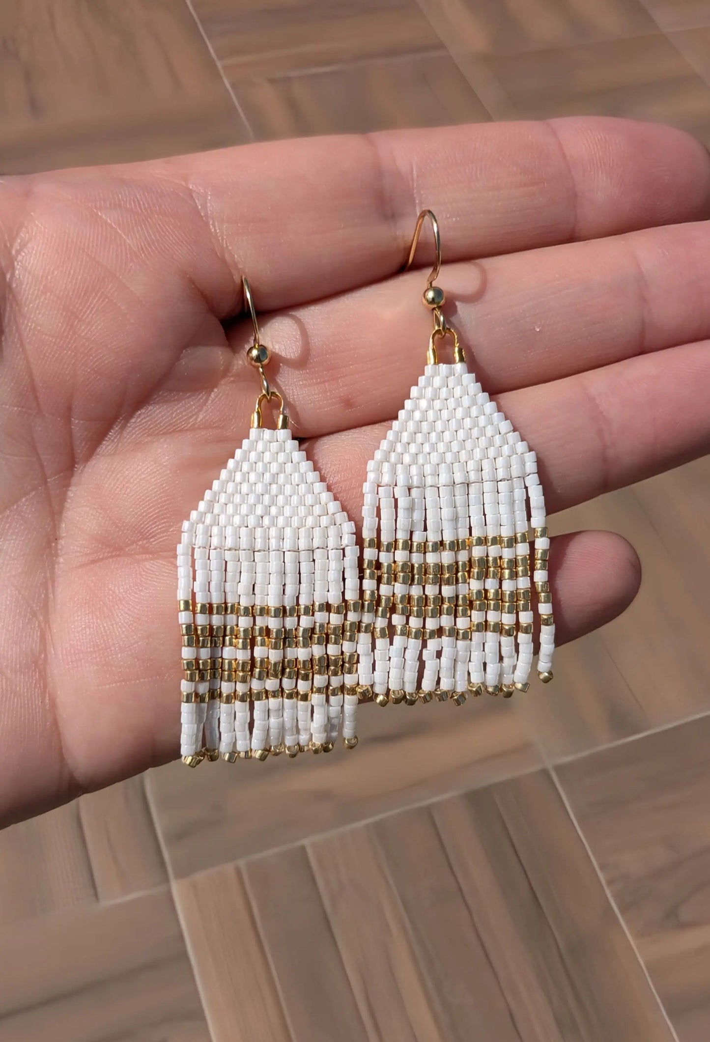 Boucles à franges en perles miyuki fabriquées en france blanches et dorées