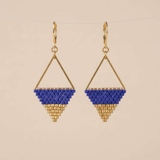 Boucles géométriques triangulaires bleu roi et dorées