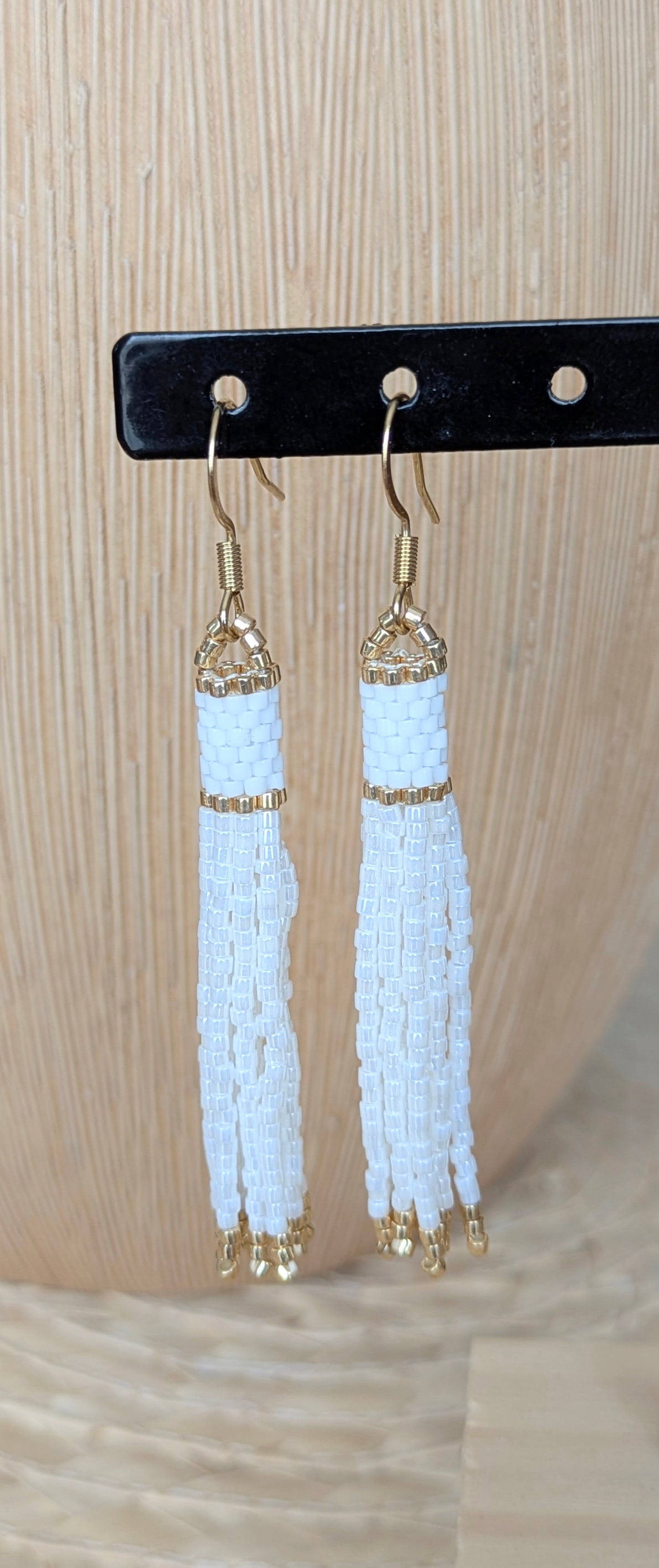 Boucles d'oreilles à franges perlées GINA – Blanc