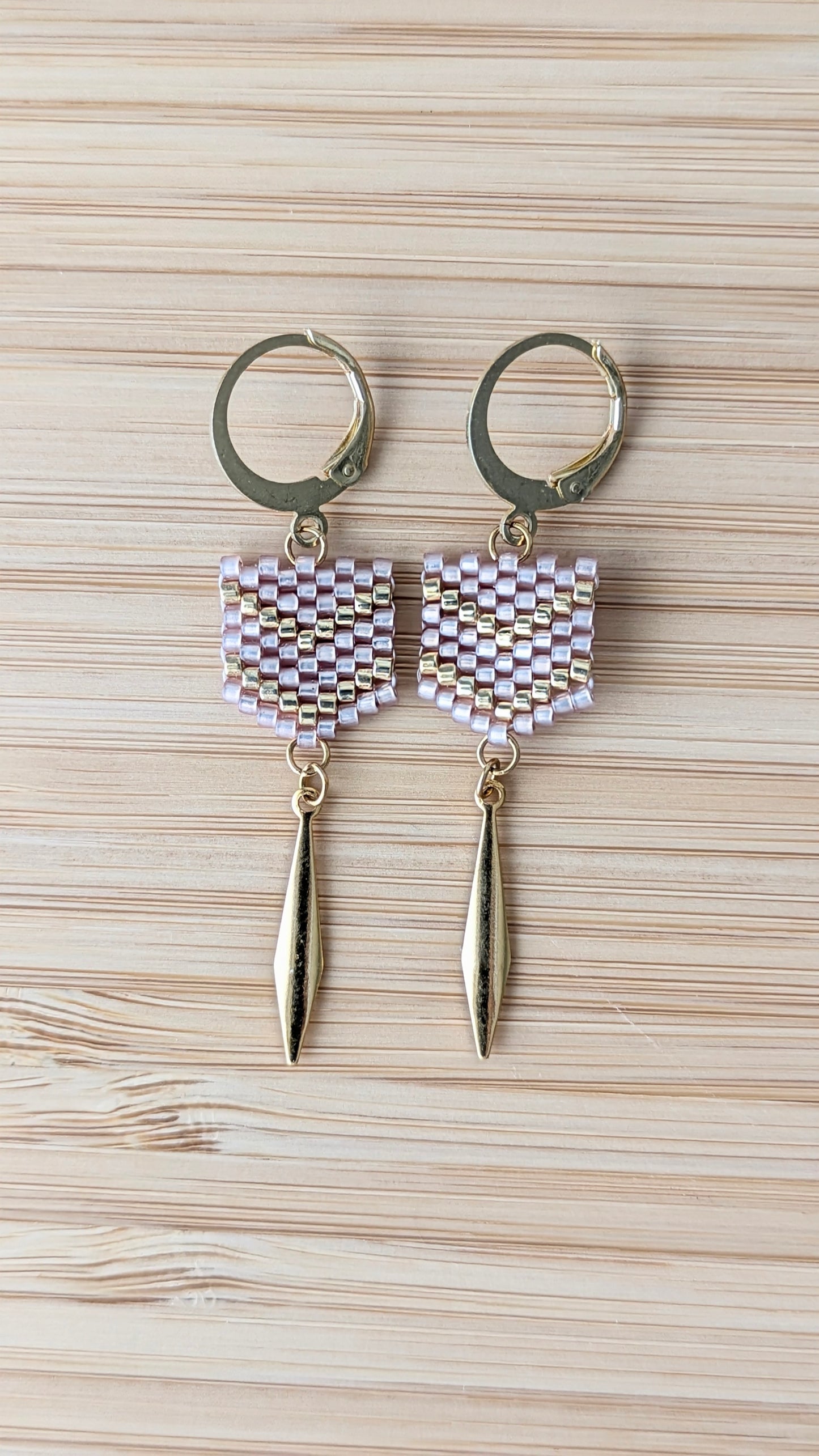 Boucles FLECHE - Beige rosé et doré