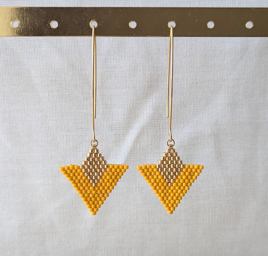Boucles d'oreilles en perles Miyuki jaunes et dorées tissées main - Bijou suspendu artisanal français Pampaya