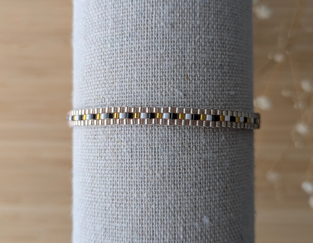 Détails du tissage perles de verre bracelet ZOÉ noir et doré