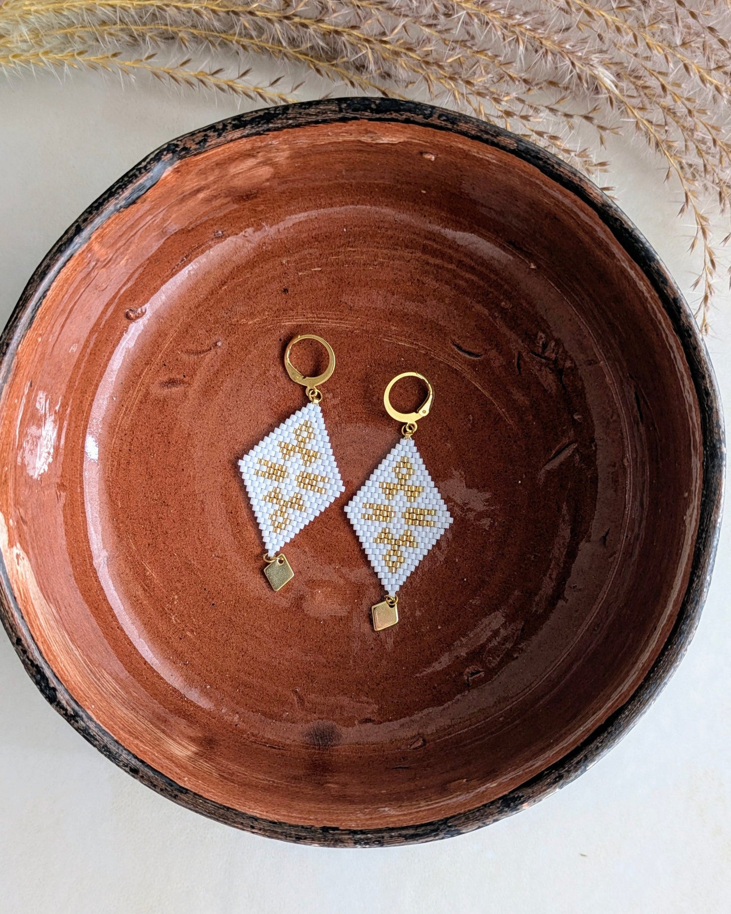 Boucles d'oreilles pendantes en perles tissées blanches -INDIANA