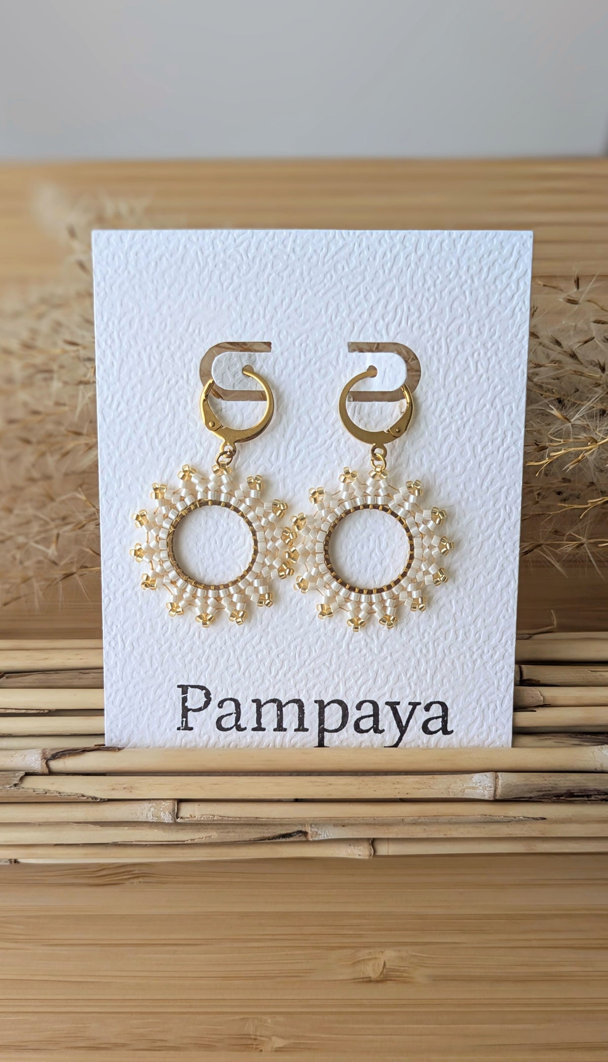 Boucles d'oreilles pendantes tissage herringbone - Blanches