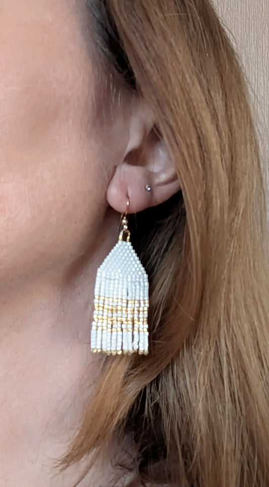 Boucles d'oreilles à franges fait-main blanches et dorées