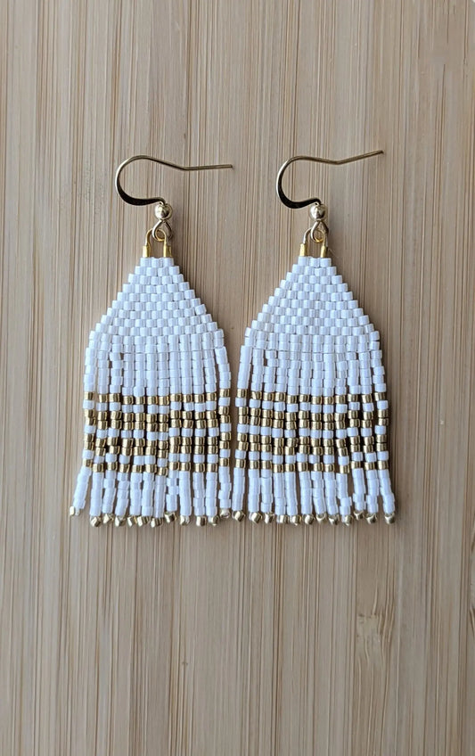 Boucles à franges tissées main en perles miyuki blanches et dorées