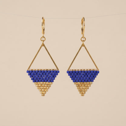 Boucles géométriques triangulaires bleu roi et dorées