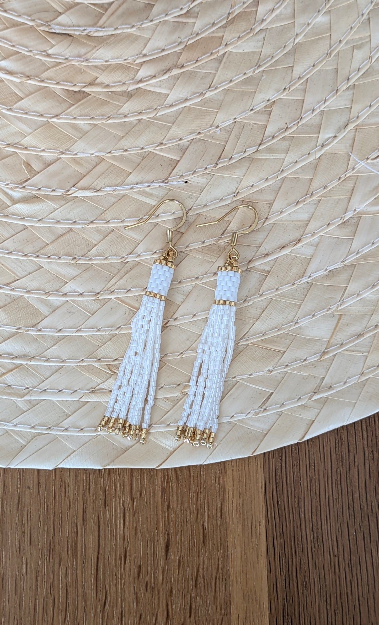 Boucles d'oreilles à franges perlées GINA – Blanc