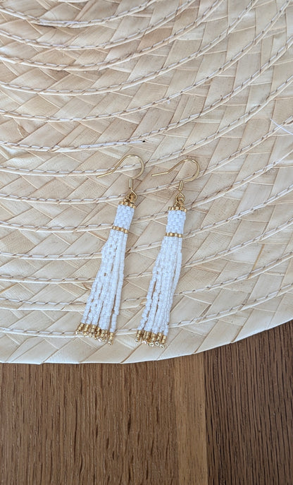 Boucles d'oreilles à franges perlées GINA – Blanc