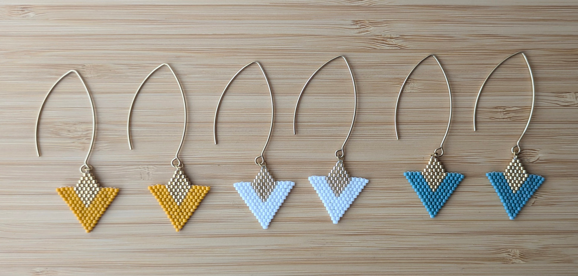Collection de boucles d'oreilles graphiques en perles Miyuki - Modèles disponibles en jaune, blanc et bleu-vert - Création artisanale française Pampaya