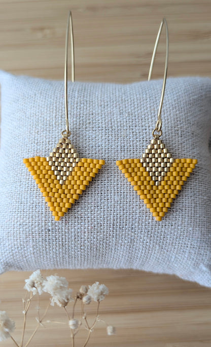 Boucles d'oreilles graphiques en perles Miyuki jaunes et dorées - Création artisanale française Pampaya