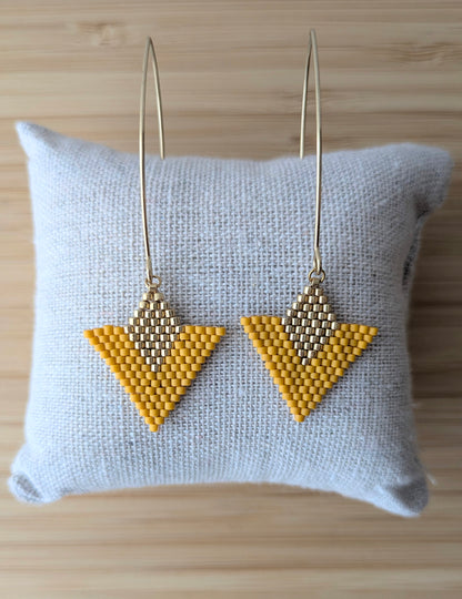 Boucles d'oreilles graphiques en perles Miyuki jaunes tissées main - Bijou artisanal français Pampaya
