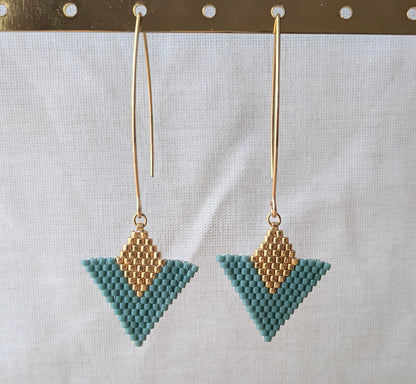 Boucles d'oreilles en perles Miyuki couleur turquoise et dorées - Bijou suspendu artisanal français Pampaya