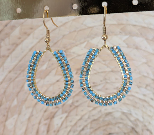 Boucles d'oreilles artisanales en perles miyuki bleu picasso - Vue détaillée du tissage