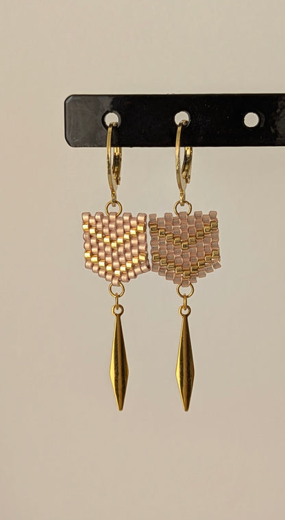Boucles FLECHE - Beige rosé et doré