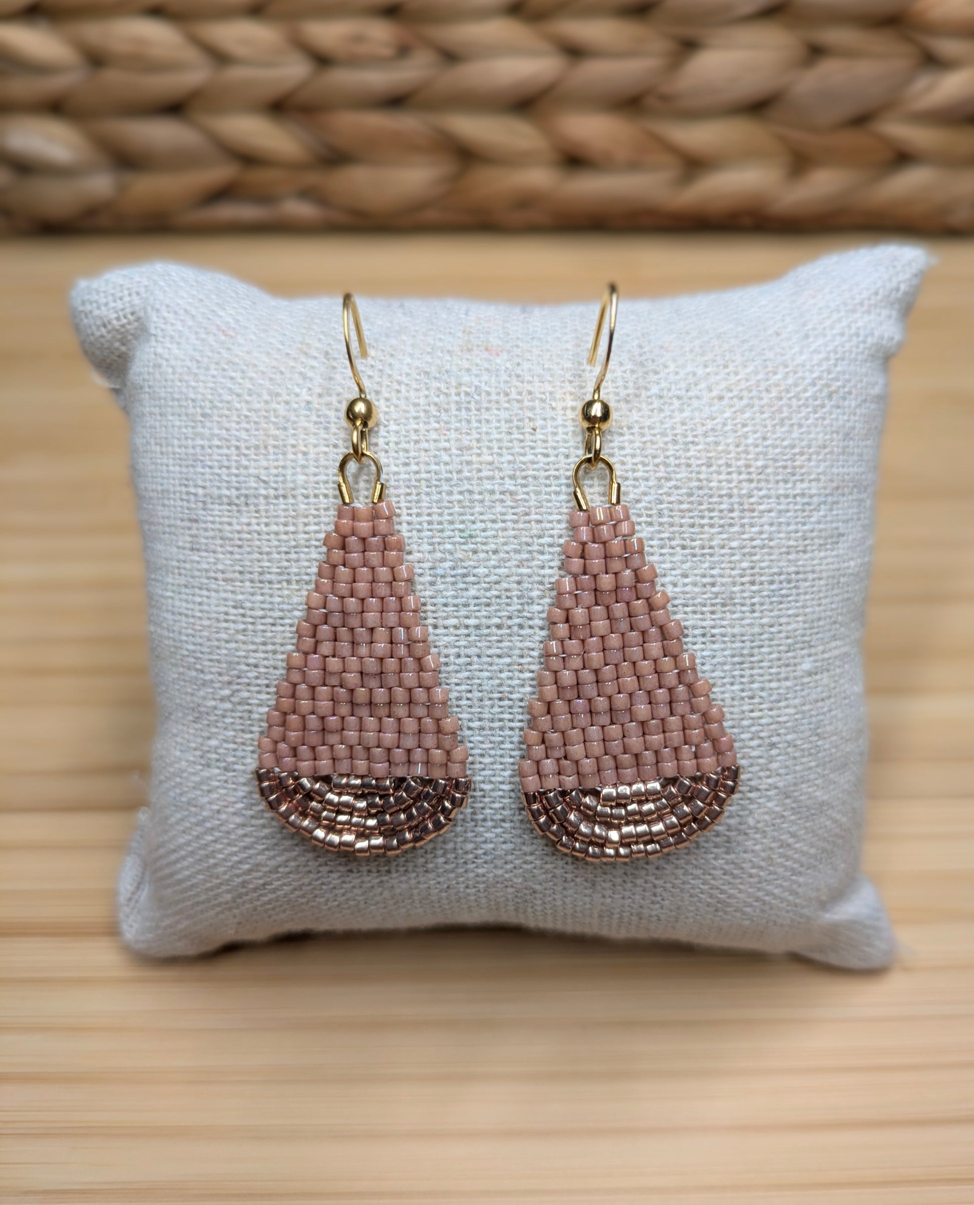 Boucles d'oreilles goutte en perles Miyuki roses et champagne - Vue principale