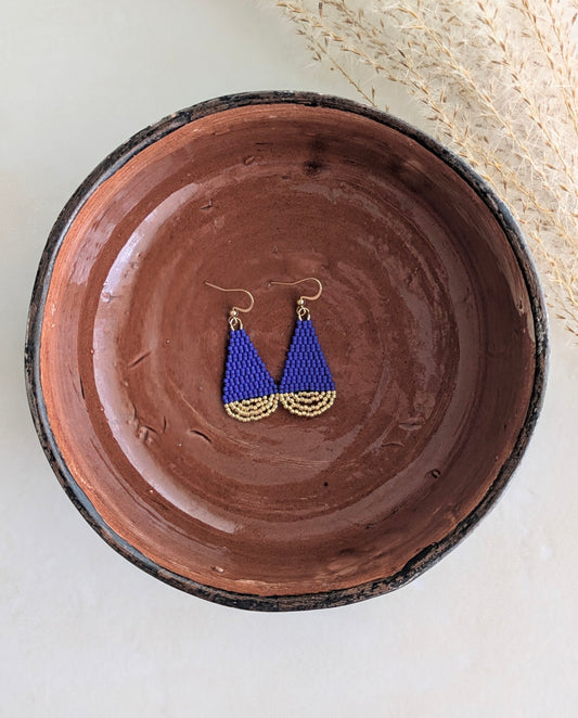 Boucles d'oreilles goutte bleu cobalt et dorées en perles miyuki- Vue principale