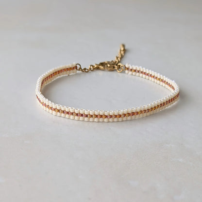 Bracelet minimaliste en perles tissées couleur crème