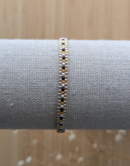 Bracelet réglable ZOÉ noir et doré - vue d'ensemble sur présentoir