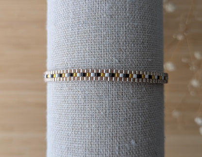 Détails du tissage perles de verre bracelet ZOÉ noir et doré