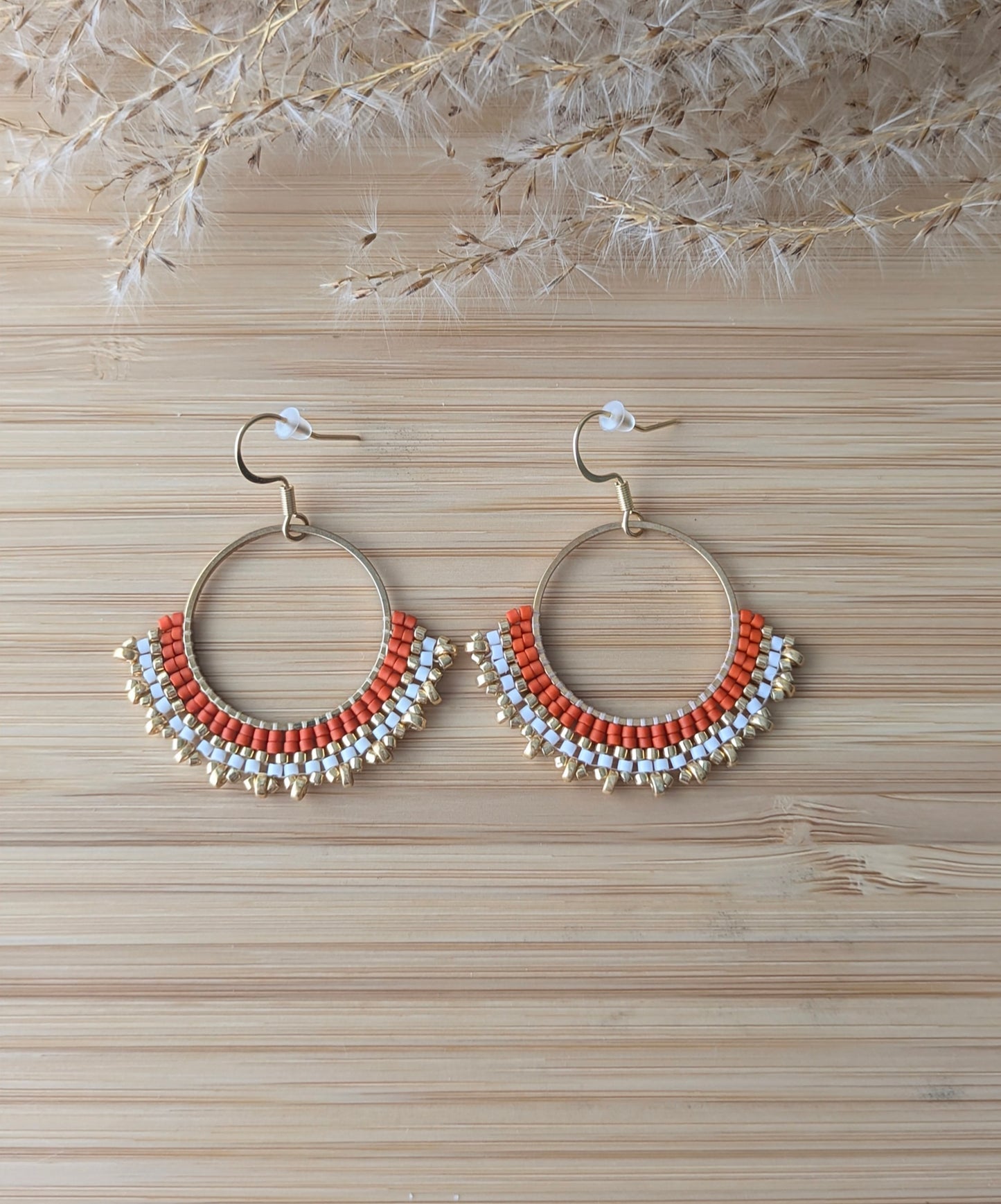 Créoles CARLA en perles miyuki rouge orangé - Vue principale