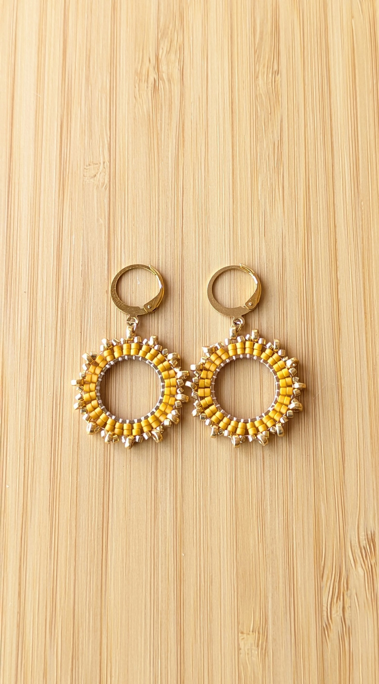 PAOLA - Boucles d'oreilles en perles tissées sur anneau - Jaune