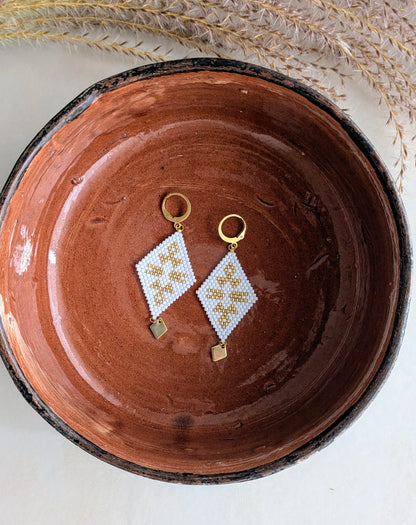 Boucles d'oreilles pendantes en perles tissées blanches -INDIANA