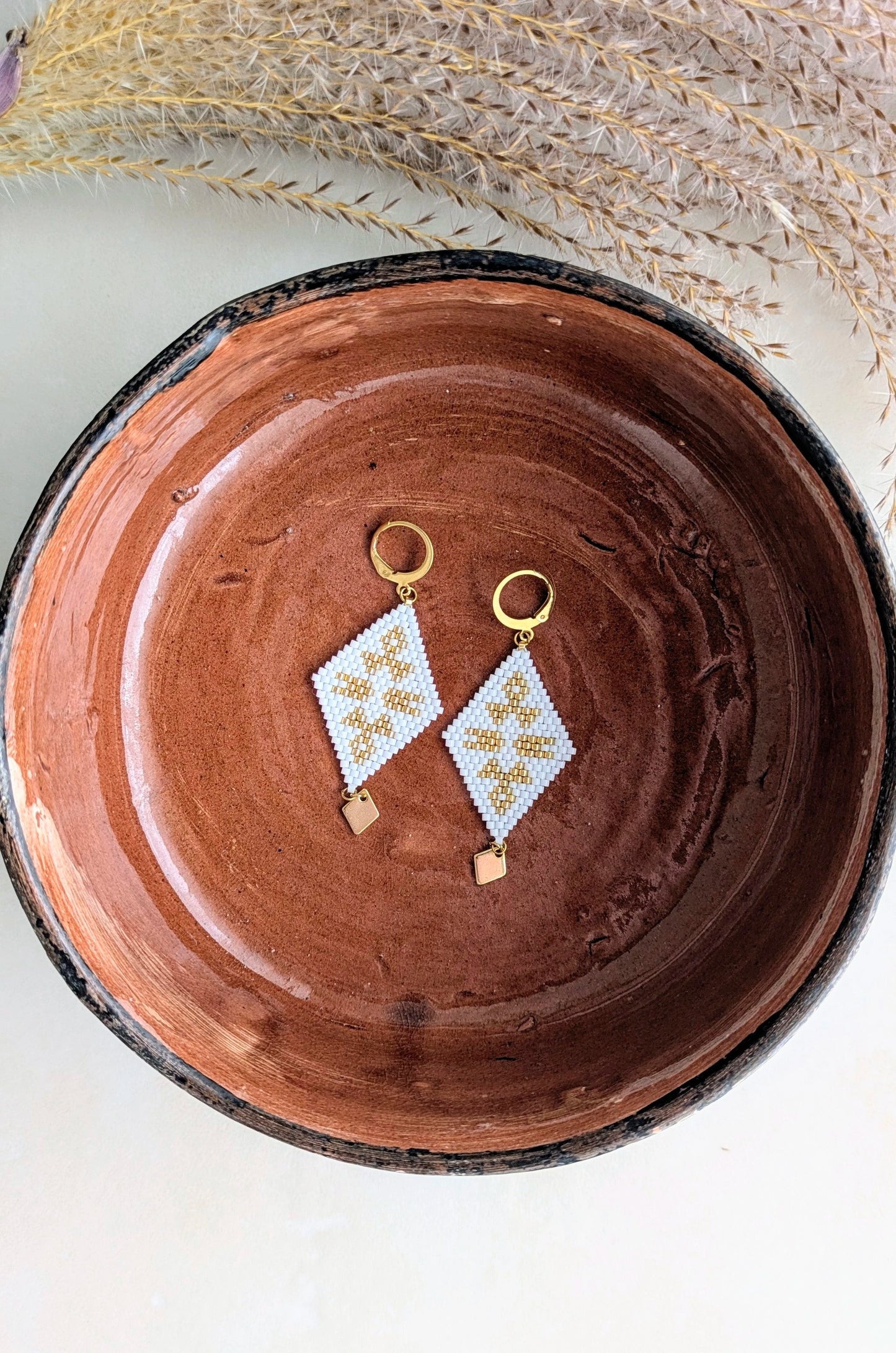 Boucles d'oreilles pendantes en perles tissées blanches -INDIANA