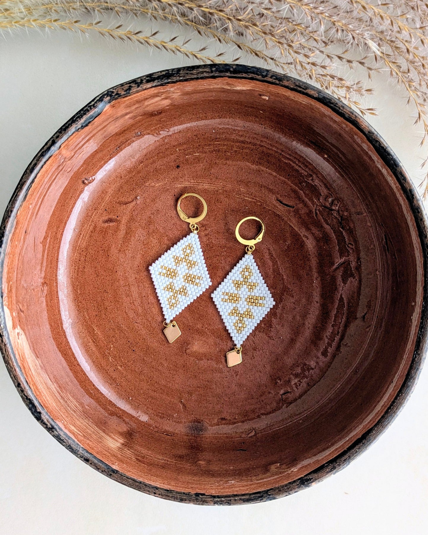 Boucles d'oreilles pendantes en perles tissées blanches -INDIANA