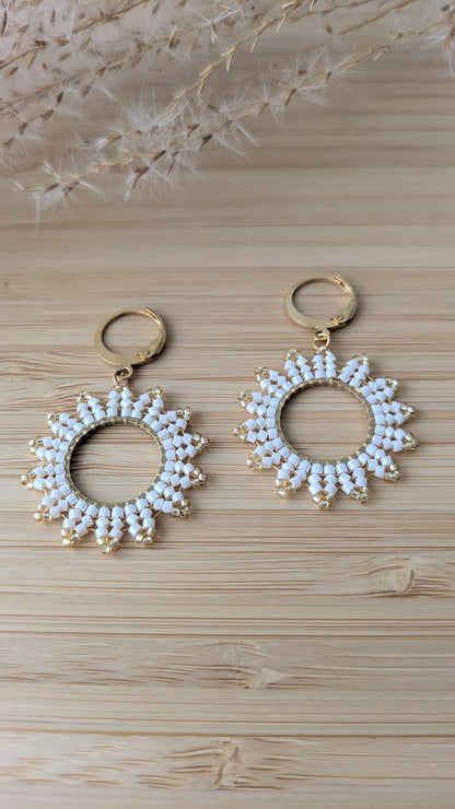 Boucles d'oreilles pendantes tissage herringbone -  Blanches